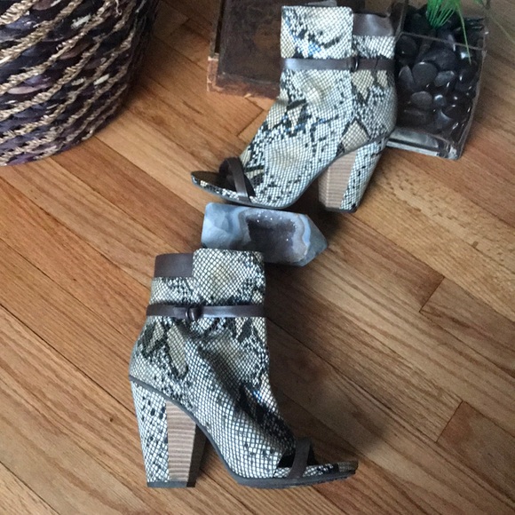 Sevan Desert Snake Chunky Block Pep Ankle Booties Print Embossed Leather Heels - Picture 3 of 8